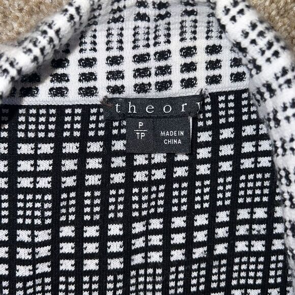 Theory size Small skater dressy skirt fit & flare & flirty! Excellent condition - Picture 7 of 7